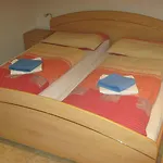 Yellowhouse Kaštel