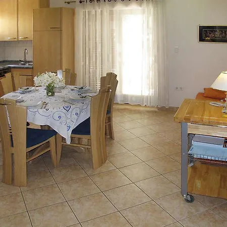 Yellowhouse Ferienhaus Kaštel
